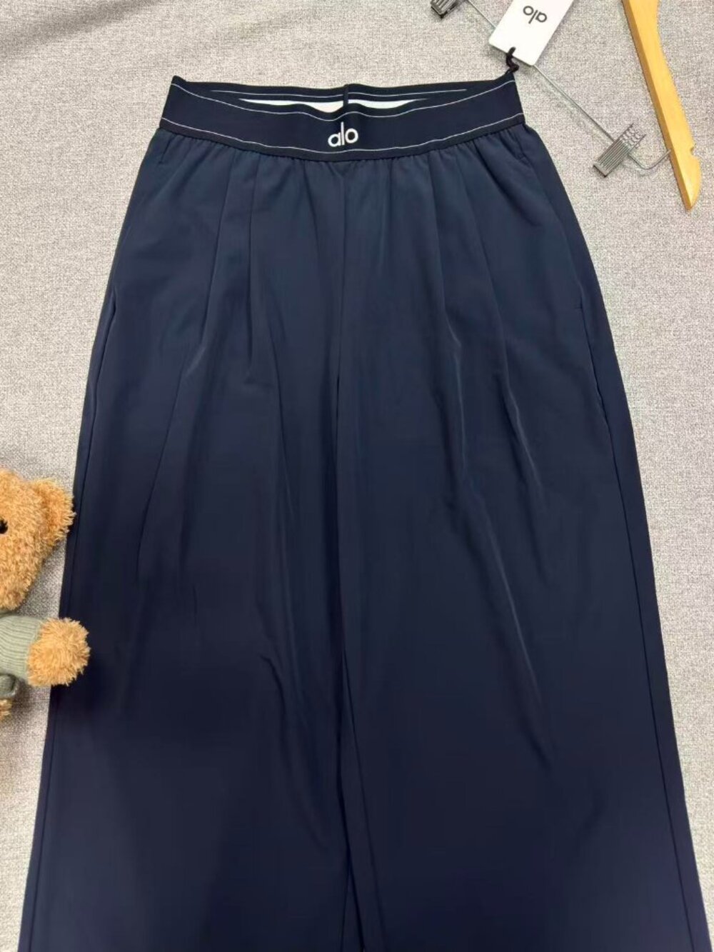 ALO Yoga Women’s Navy Wide Leg Pants 🚤Versatile Minimalist Style NWT 30" Inseam - Picture 2 of 6